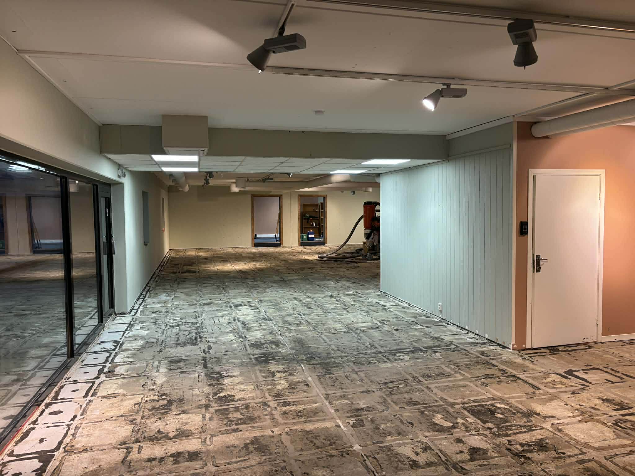 Alanya Market Lørenskog – fjerning av limrester 2