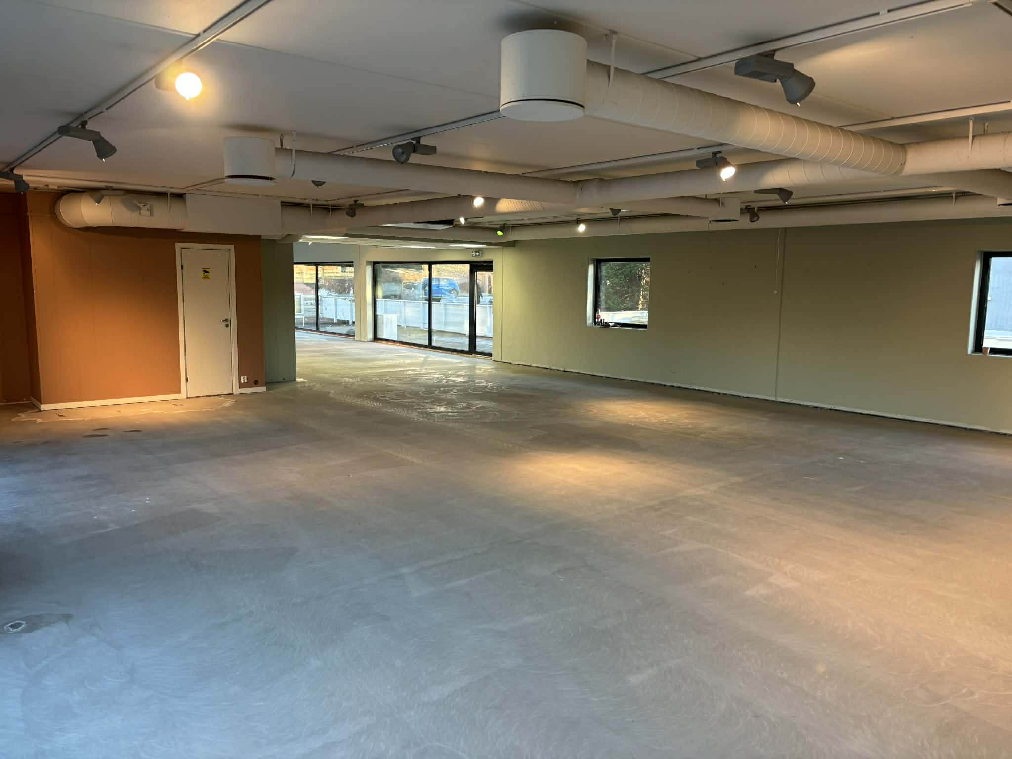 Alanya Market Lørenskog – fjerning av limrester 4